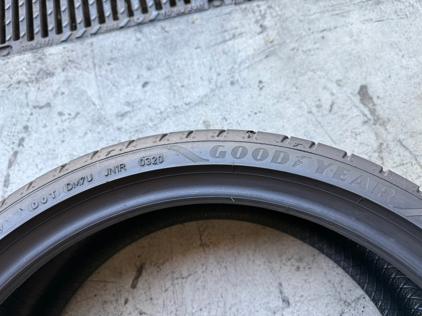 Usato: 4 Gomme 275/30R20 97Y + 245/35R20 95Y XL Goodyear Runflat Estive 80% residui