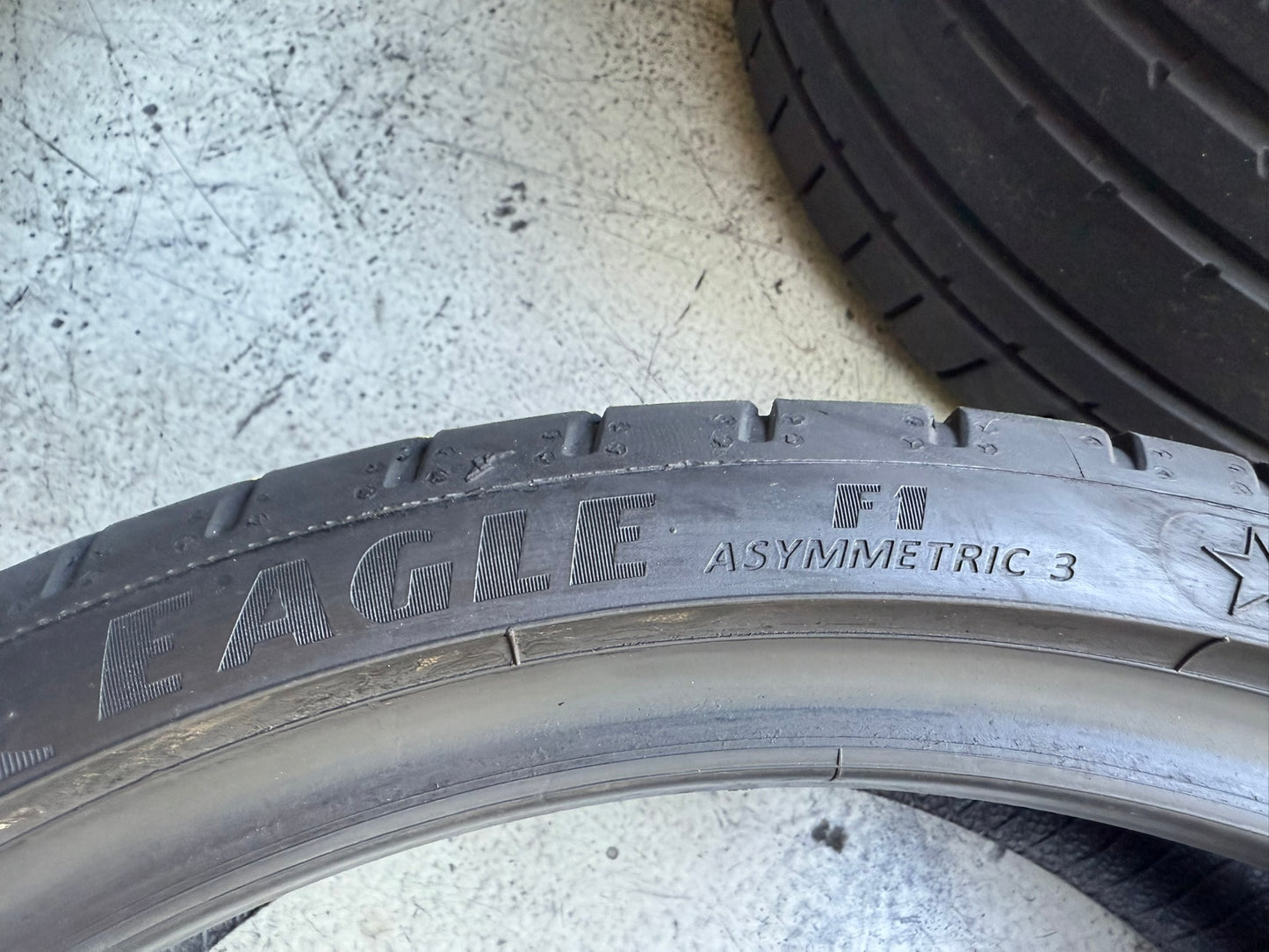 Usato: 4 Gomme 275/30R20 97Y + 245/35R20 95Y XL Goodyear Runflat Estive 80% residui