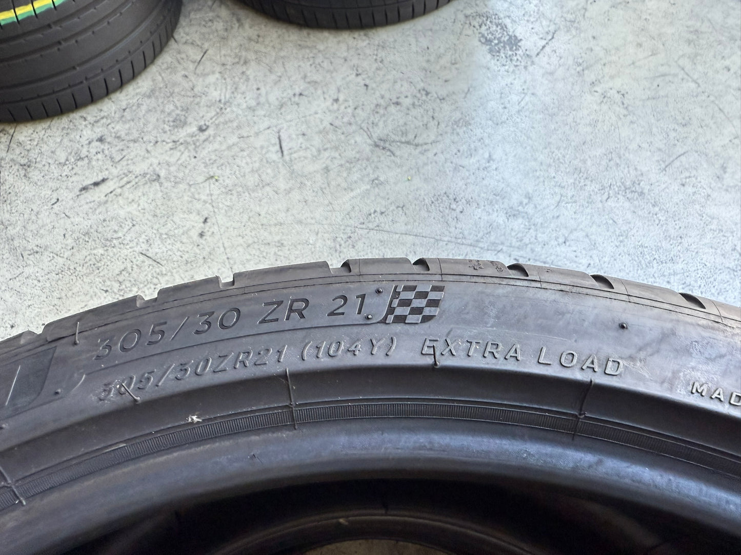 Usato: 2 Gomme 305/30R21 104Y XL Michelin Estive 75% residui