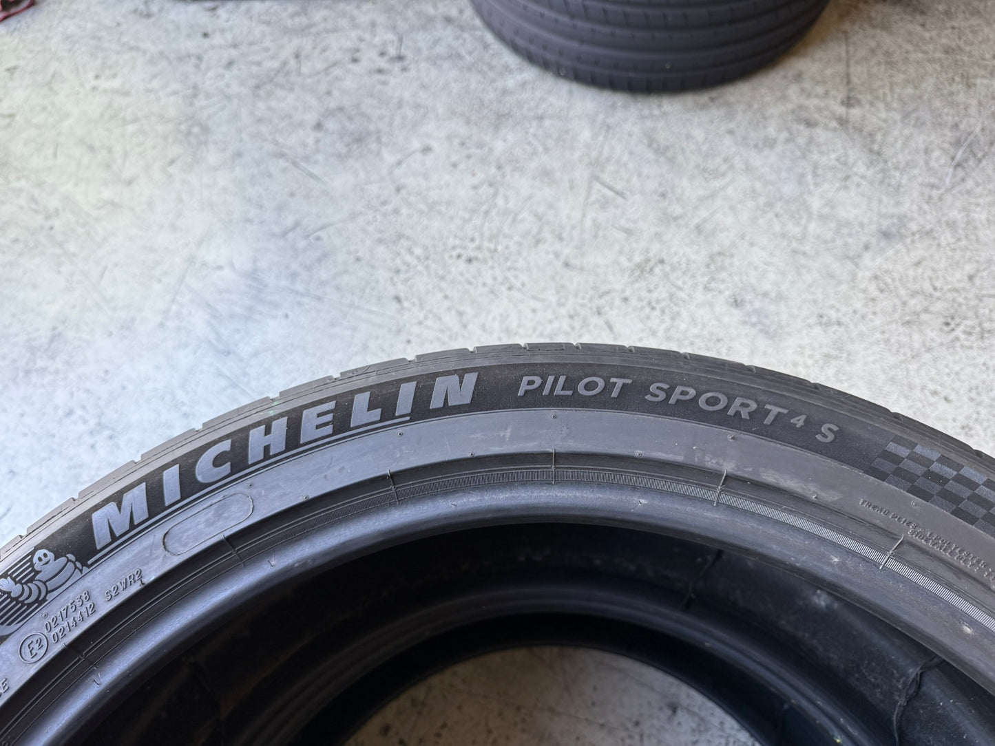Usato: 2 Gomme 275/40R22 107Y XL Michelin Estive 80% residui