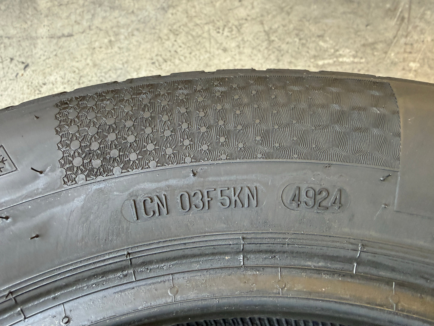 Usato: 2 Pneumatici Continental AllSeasonContact 2 185/65R15 88H 4 Stagioni 90% residui
