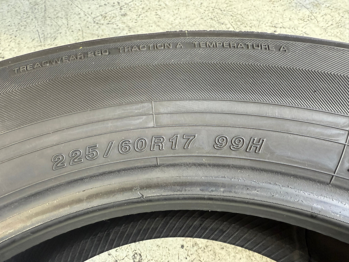 Usato: 4 Gomme 225/60R17 99H Yokohama Estive 85% residui