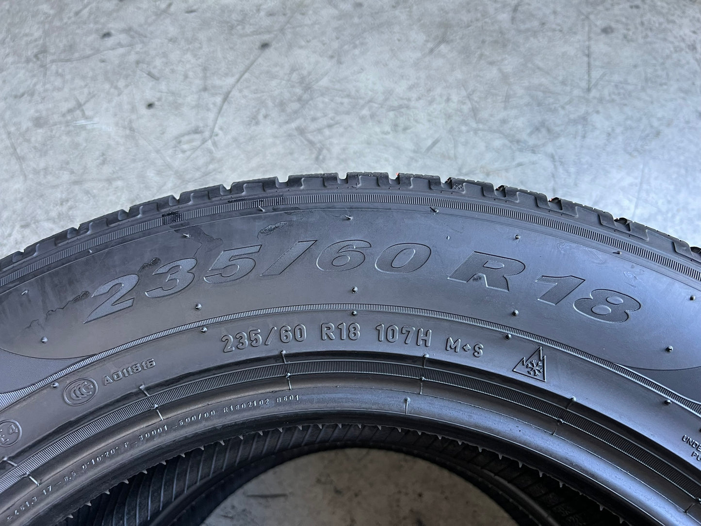 Usato: 2 Gomme 235/60R18 107H XL Pirelli invernali 95%residui