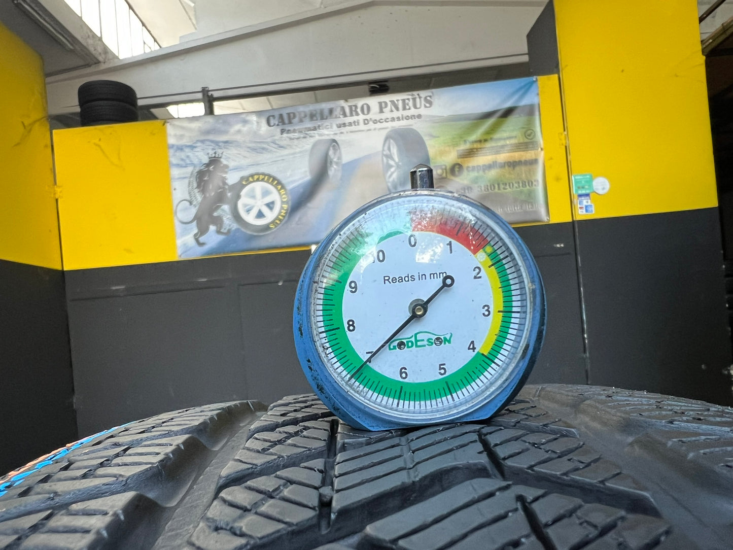 Usato: 2 Gomme 235/60R18 107H XL Pirelli invernali 95%residui