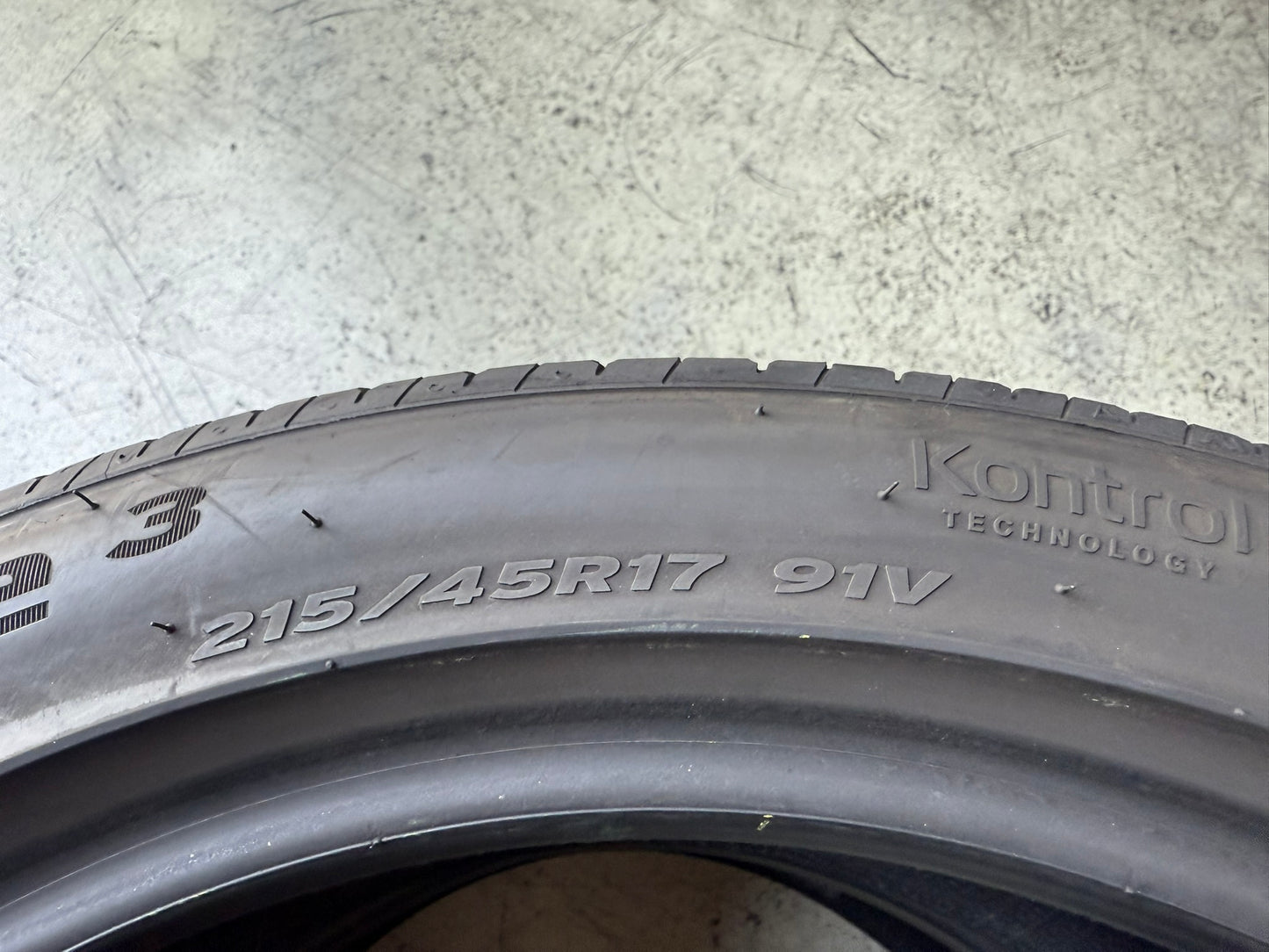 Usato: 2 Gomme 215/45R17 91V XL Hankook Estive 80% residui
