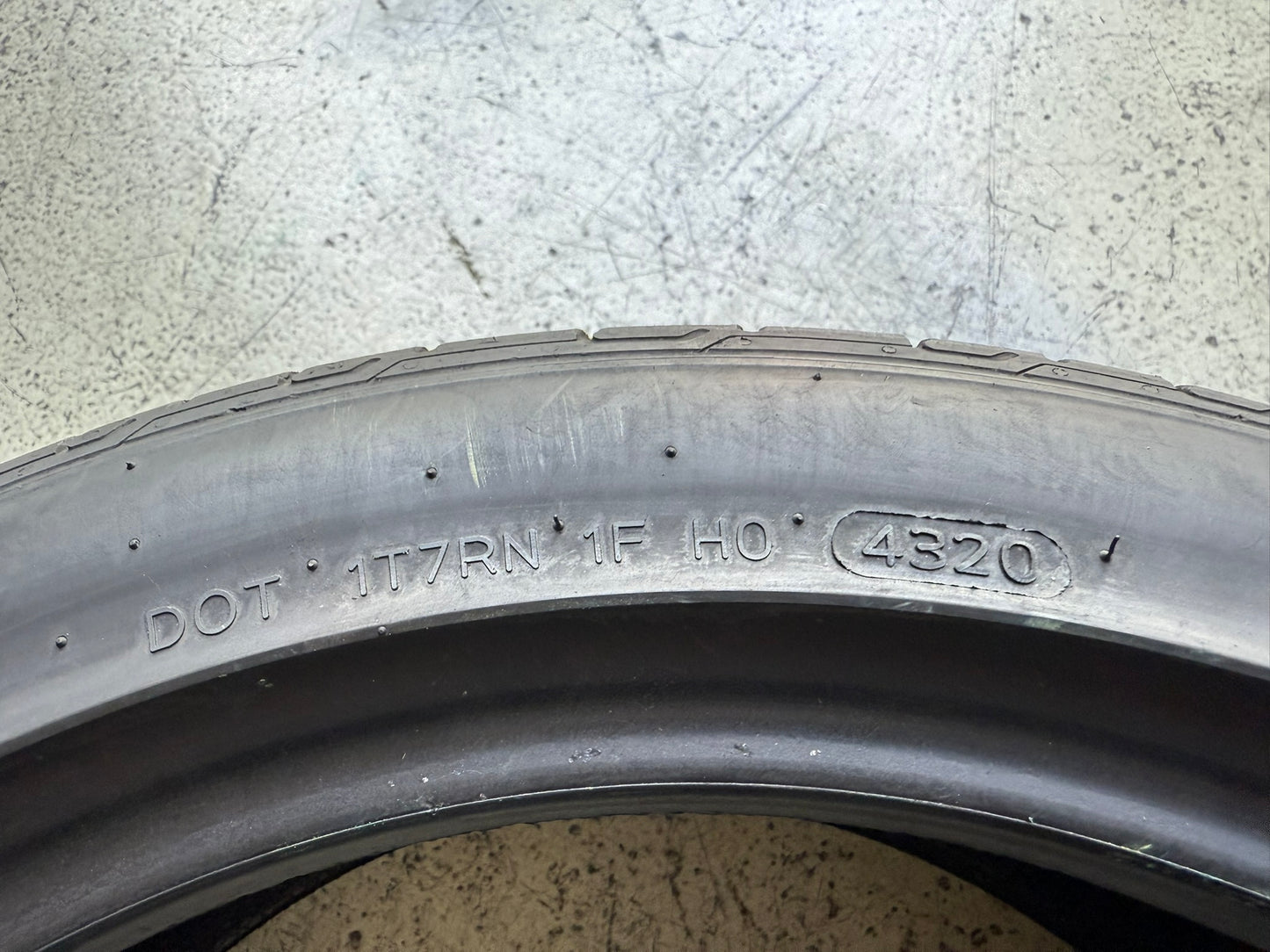 Usato: 2 Gomme 215/45R17 91V XL Hankook Estive 80% residui