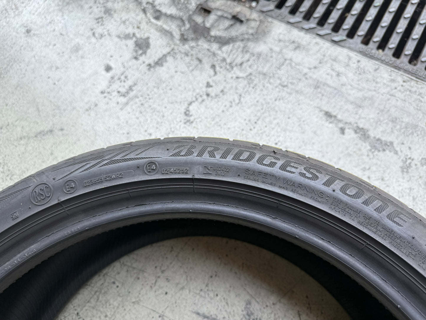 4 Gomme 225/40R18 92Y + 245/35R18 88Y Runflat Bridgestone Estive 85% residui