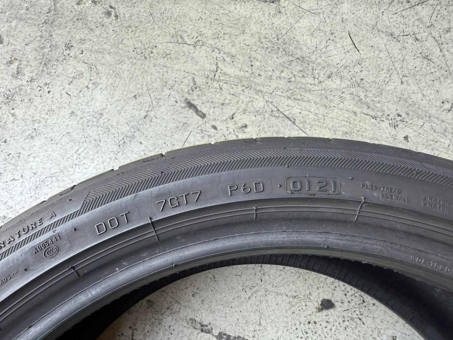 4 Gomme 225/40R18 92Y + 245/35R18 88Y Runflat Bridgestone Estive 85% residui