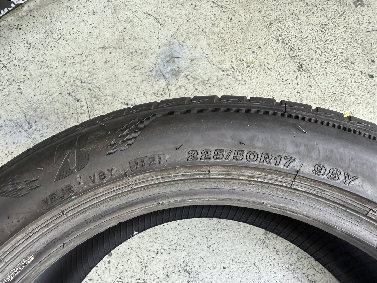 Usato: 4 Gomme 225/50R17 98Y XL Bridgestone DriveGuard Estive 90/95% residui