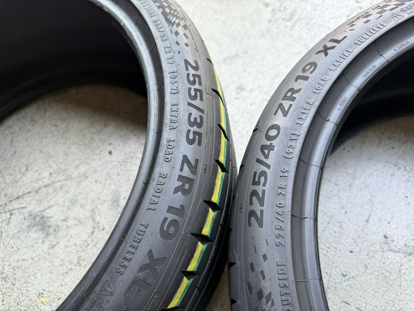 Usato: 4 Gomme 225/40R19 93Y e 255/35R19 96Y XL Continental Estivo 90% residui