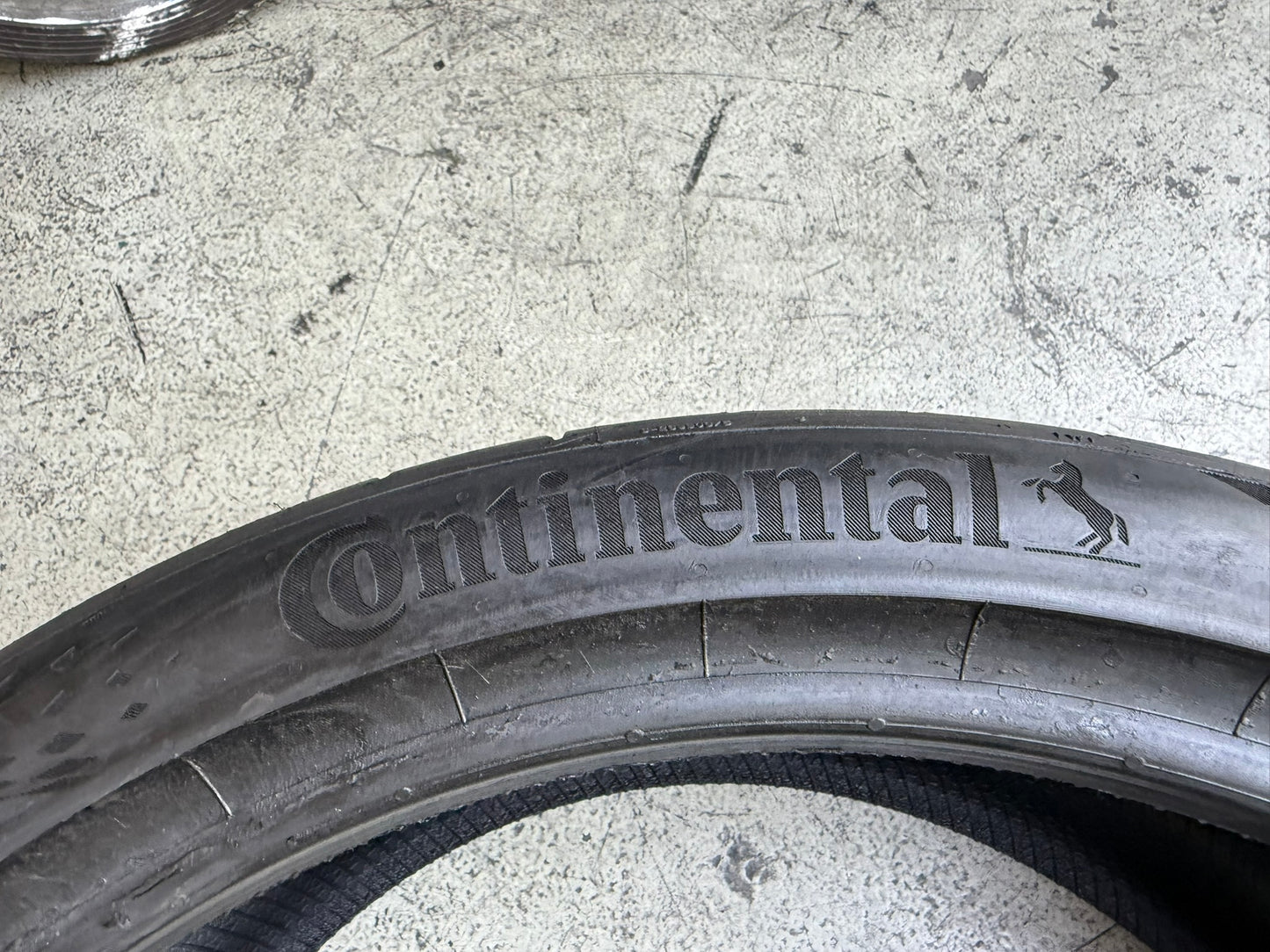 Usato: 4 Gomme 225/40R19 93Y e 255/35R19 96Y XL Continental Estivo 90% residui