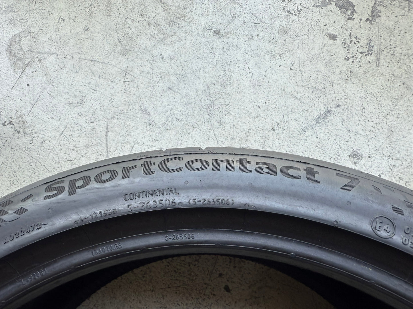 Usato: 4 Gomme 225/40R19 93Y e 255/35R19 96Y XL Continental Estivo 90% residui