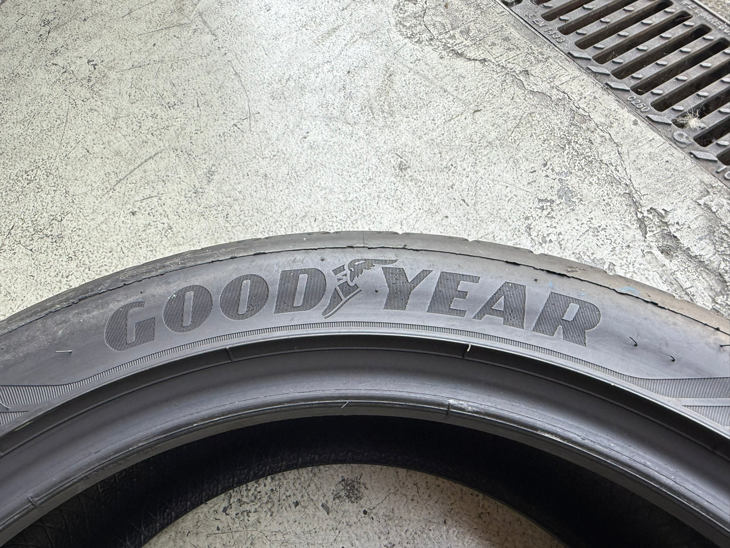 Usato: 4 Gomme 245/40R18 93H Goodyear Estivo 80% residui
