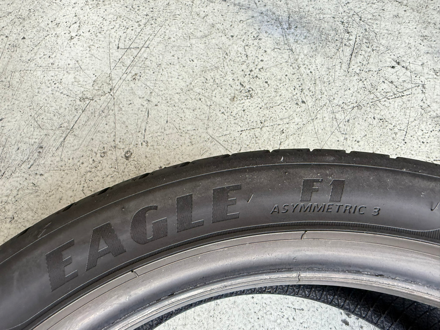 Usato: 4 Gomme 245/40R18 93H Goodyear Estivo 80% residui
