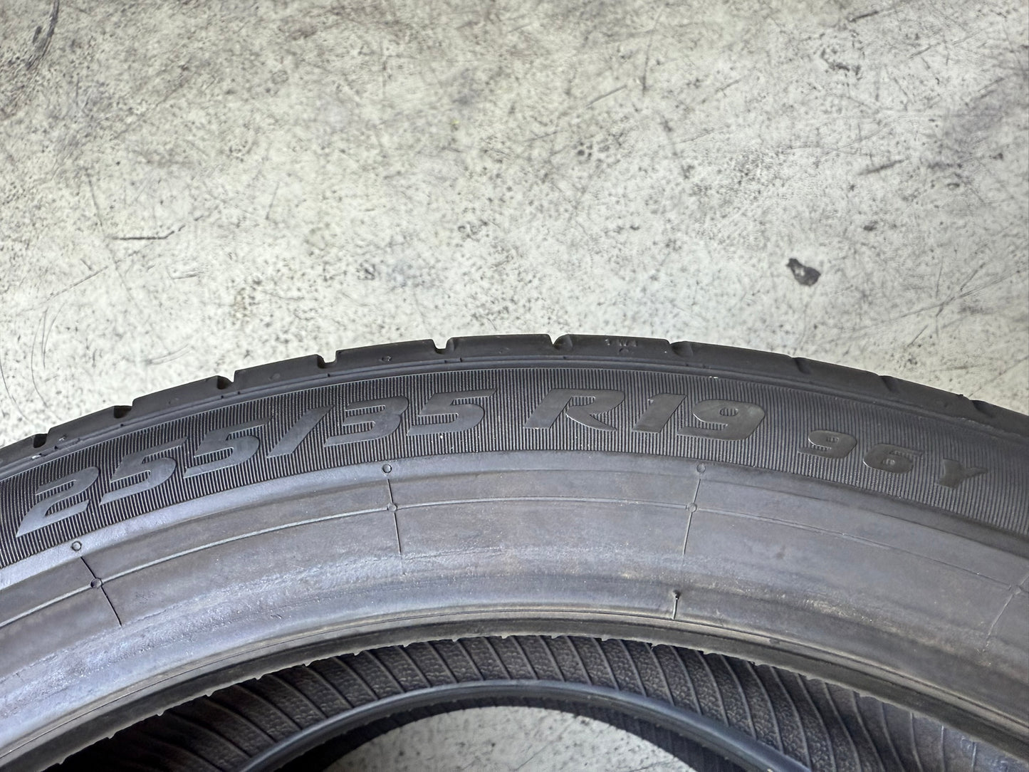 Usato: 2 Gomme 255/35R19 96Y XL Pirelli Estivo 80% residui