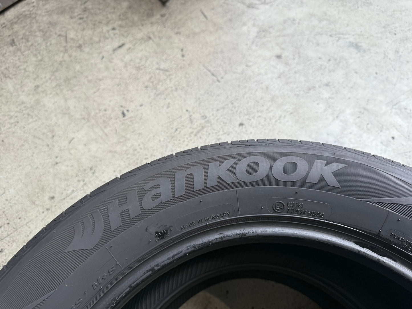 Usato: 2 Gomme 235/60R18 103H Hankook Estive 70% residui