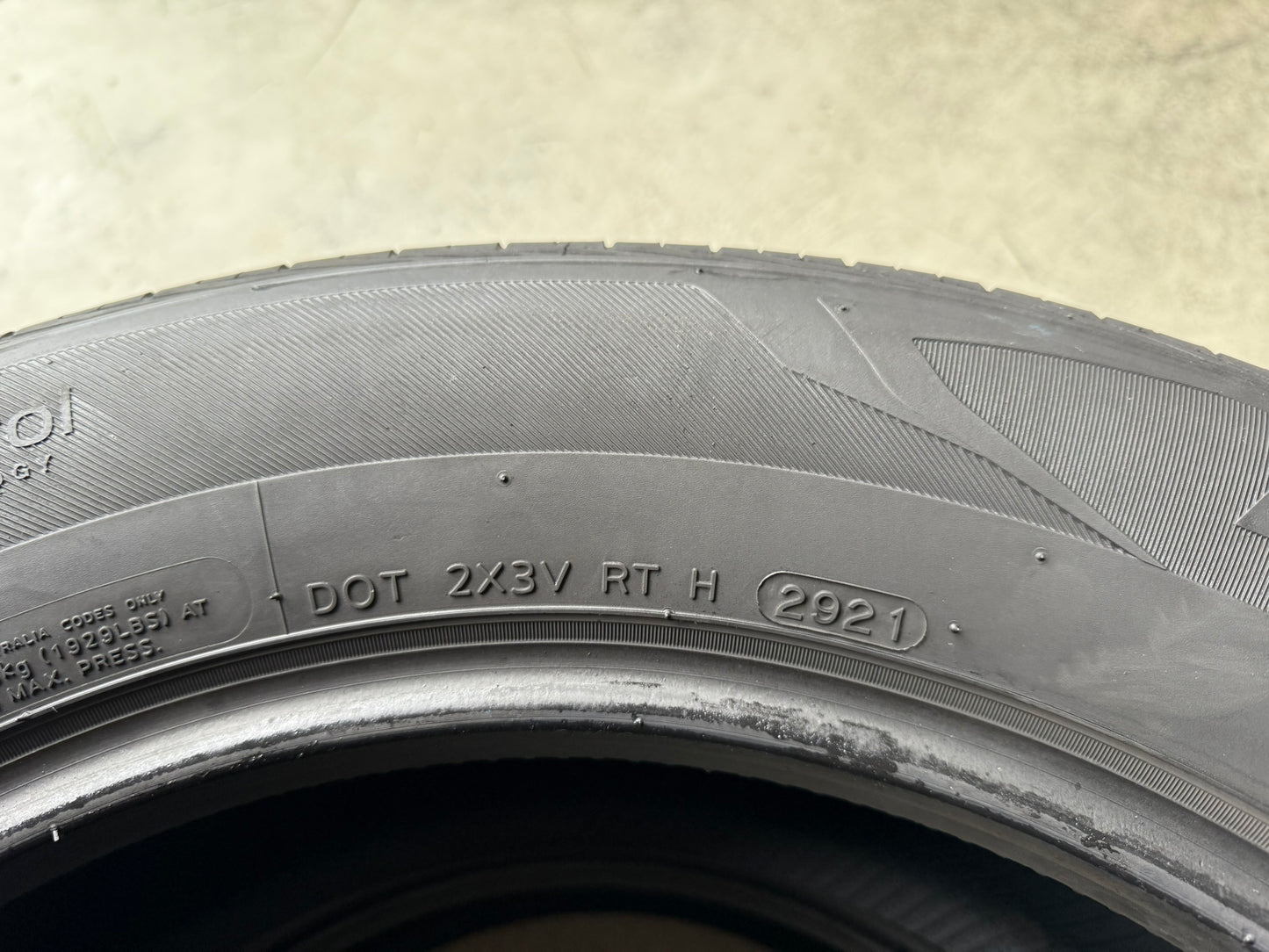Usato: 2 Gomme 235/60R18 103H Hankook Estive 70% residui