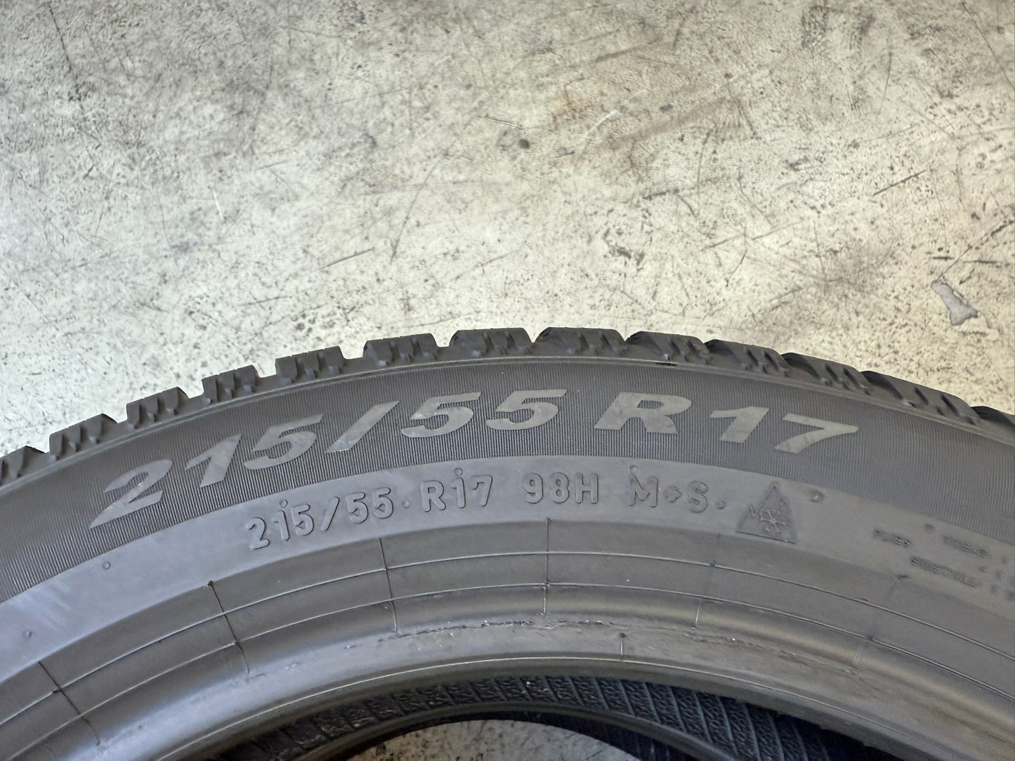 Usato: 2 Gomme 215/55R17 98H XL Pirelli Invernali 90% residui