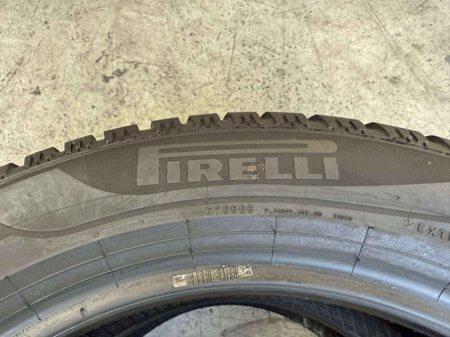 Usato: 2 Gomme 215/55R17 98H XL Pirelli Invernali 90% residui