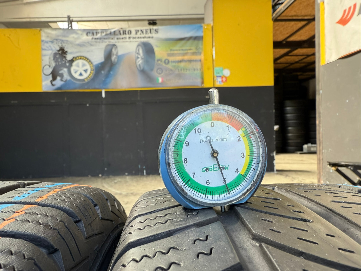 Usato: 4 Gomme 205/65R16C 107/105T Continental Invernali 70-90% residui