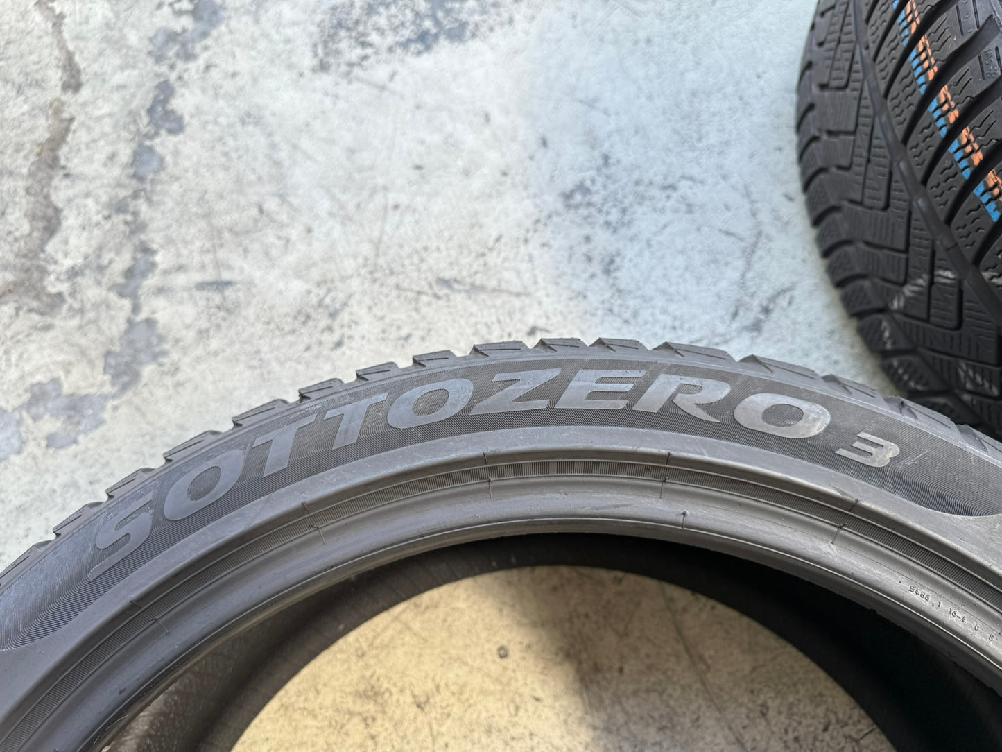 Usato: 4 Gomme 235/40R19 96V XL Pirelli Invernali 80-90% residui