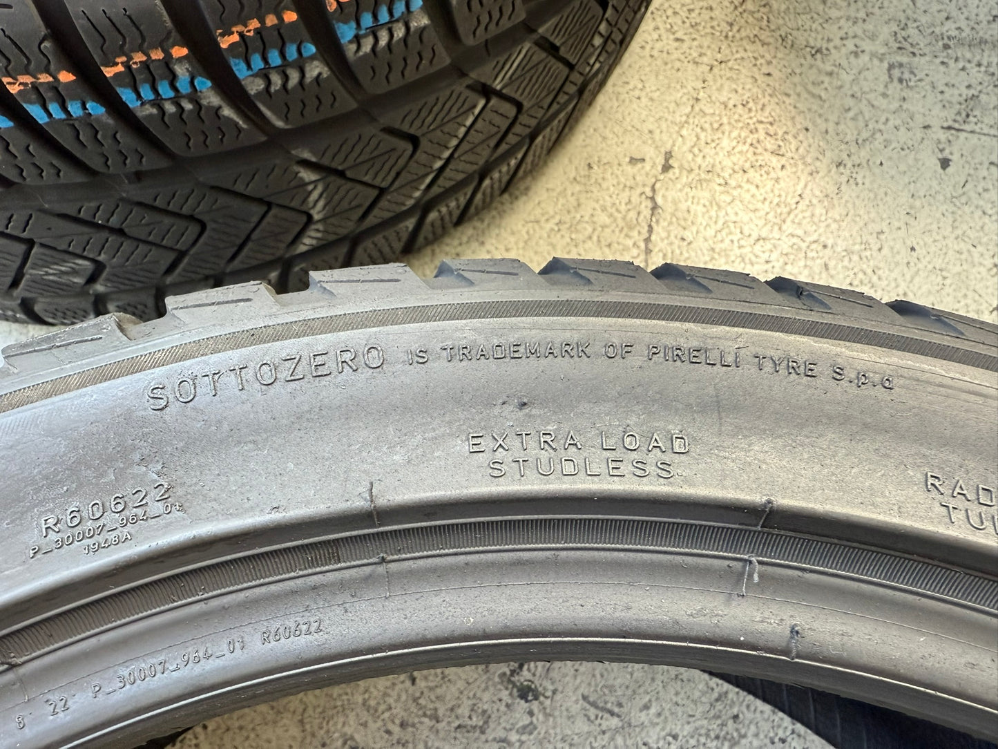 Usato: 4 Gomme 235/40R19 96V XL Pirelli Invernali 80-90% residui