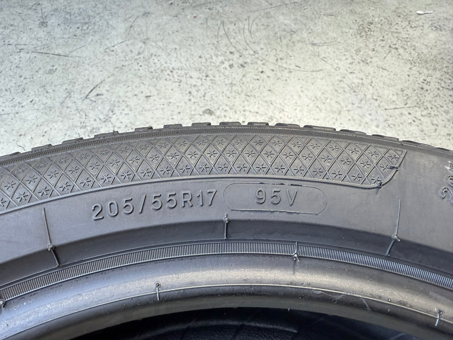 Usato: 4 Gomme 205/55R17 95V XL Kleber Invernali 85% residui