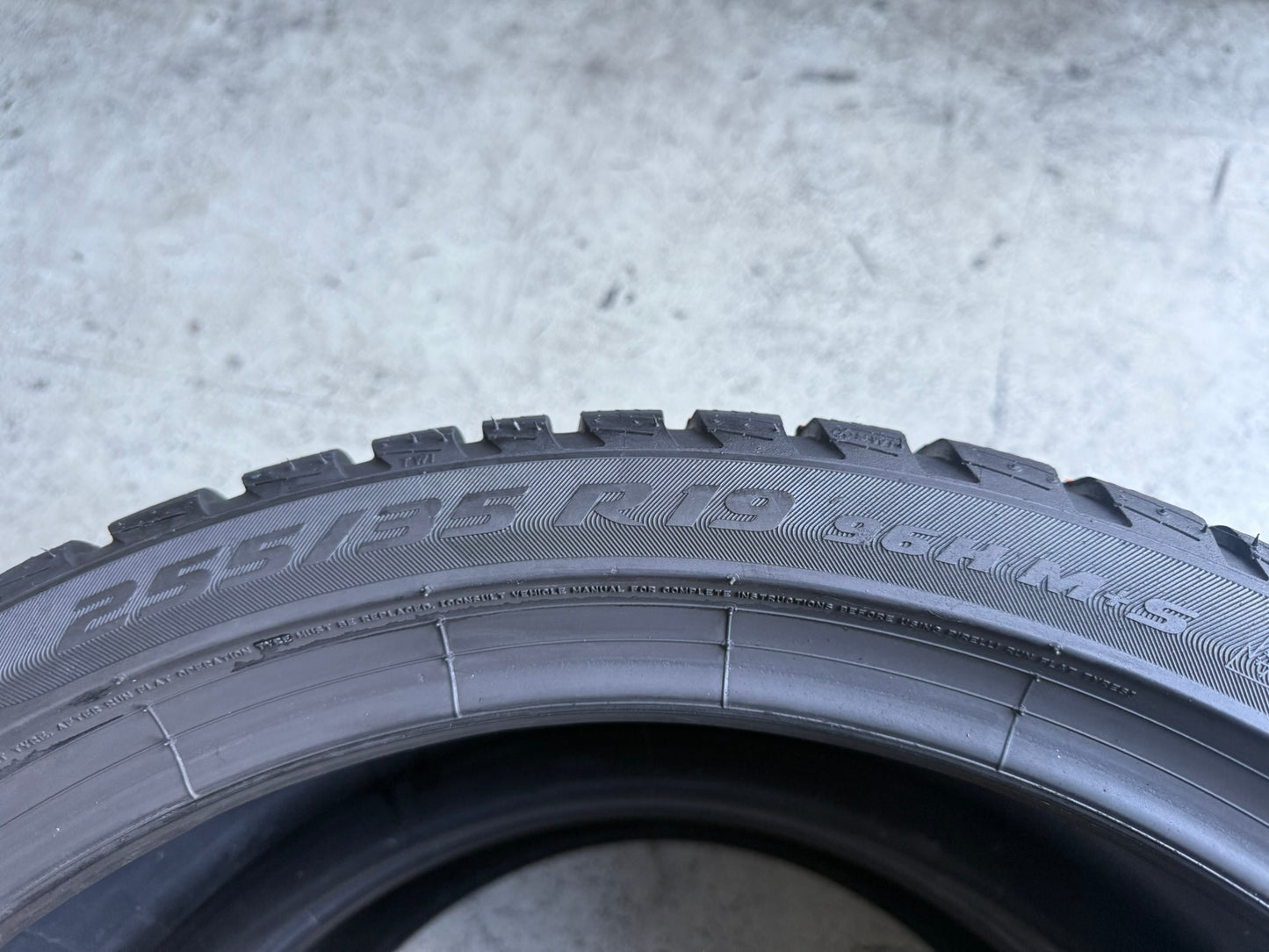 Usato: 2 Gomme 255/35R19 96H XL Pirelli Run Flat Invernali 80% residui