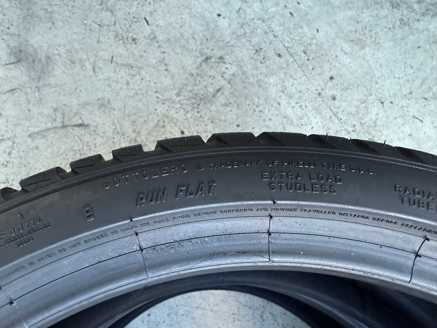 Usato: 2 Gomme 255/35R19 96H XL Pirelli Run Flat Invernali 80% residui