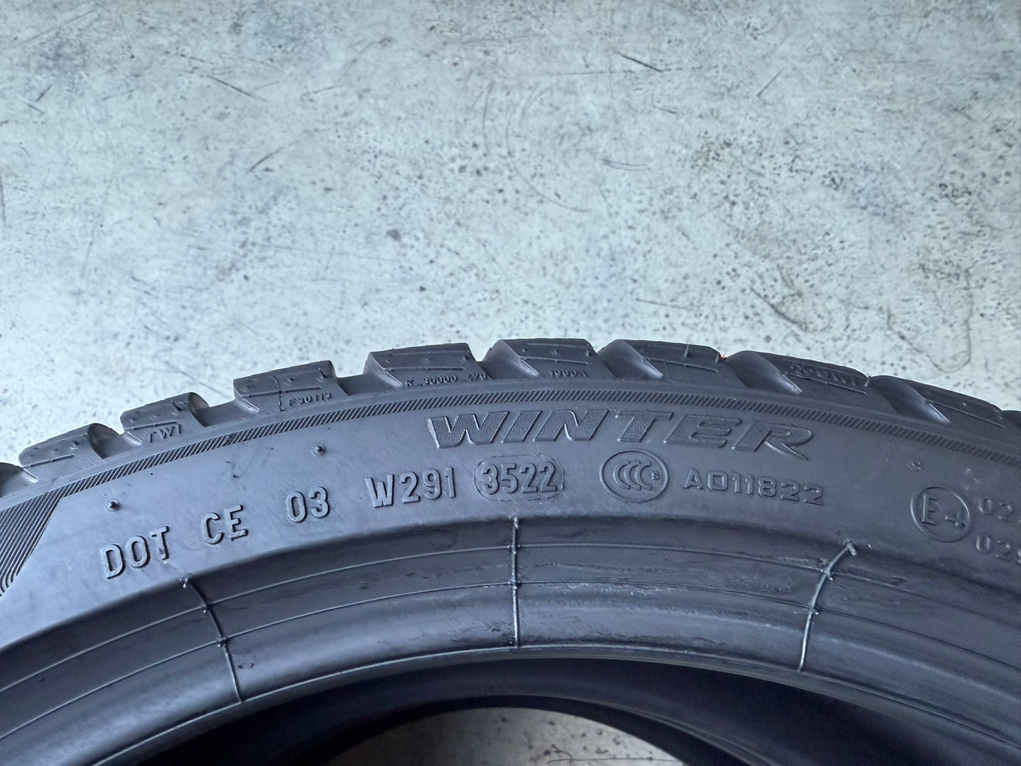 Usato: 2 Gomme 255/35R19 96H XL Pirelli Run Flat Invernali 80% residui