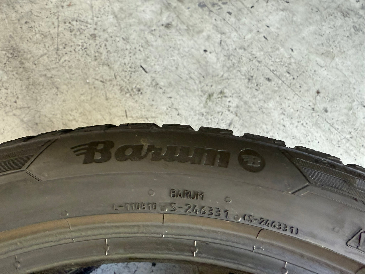 Usato: 2 Gomme 255/40R19 100V XL Barum Invernali 95% residui