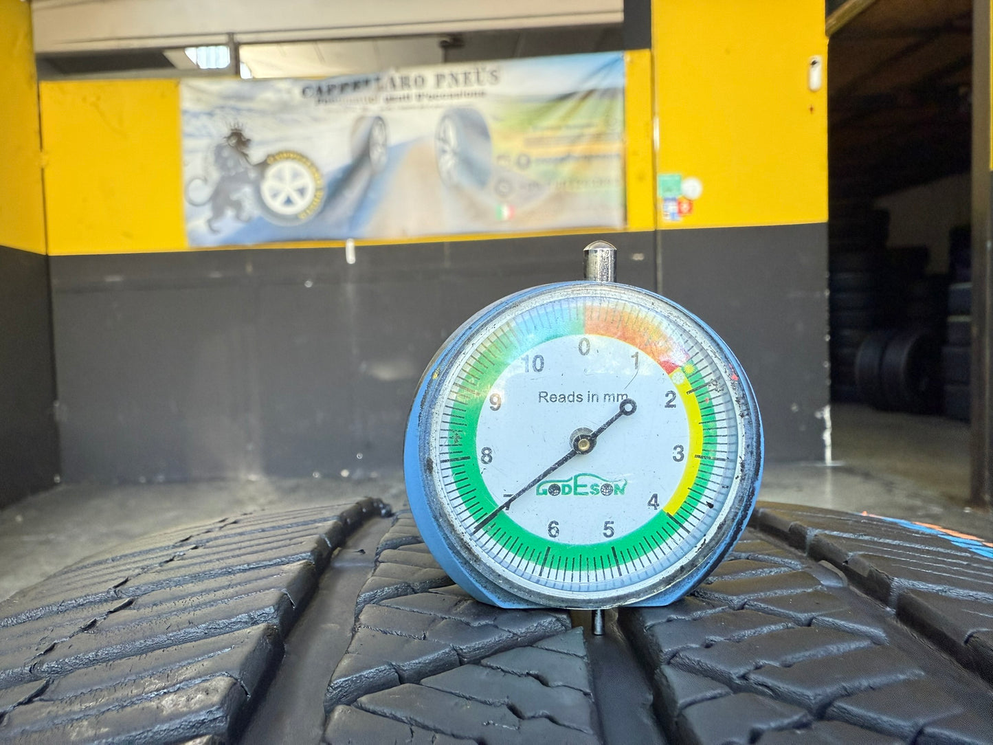 Usato: 2 Gomme 255/40R19 100V XL Barum Invernali 95% residui