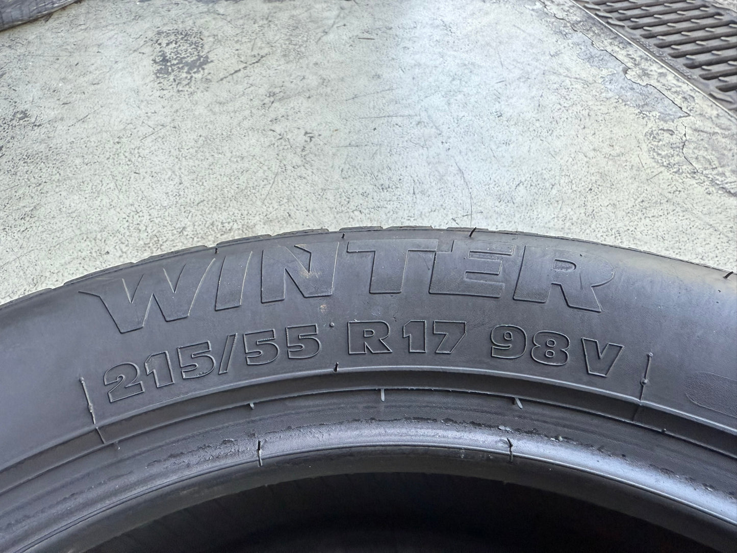 Usato: 4 Gomme 215/55R17 98V XL Taurus Invernali 95% residui