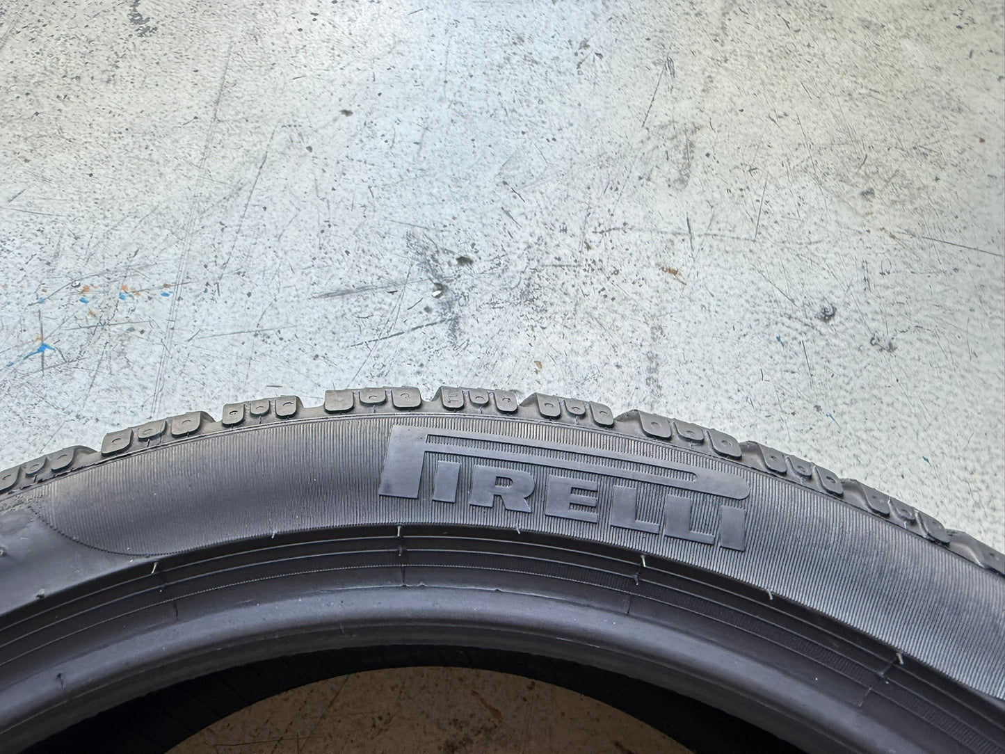 Usato: 1 Gomma 225/40R18 92V XL Pirelli Invernale 90% residui