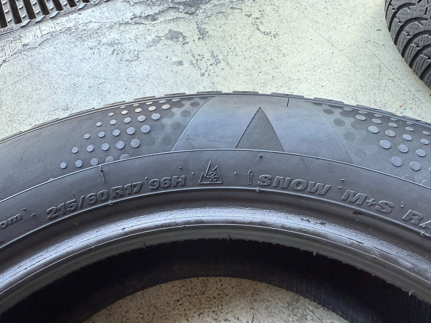 Usato: 4 Gomme 215/60R17 96H Kumho Invernali 90% residui
