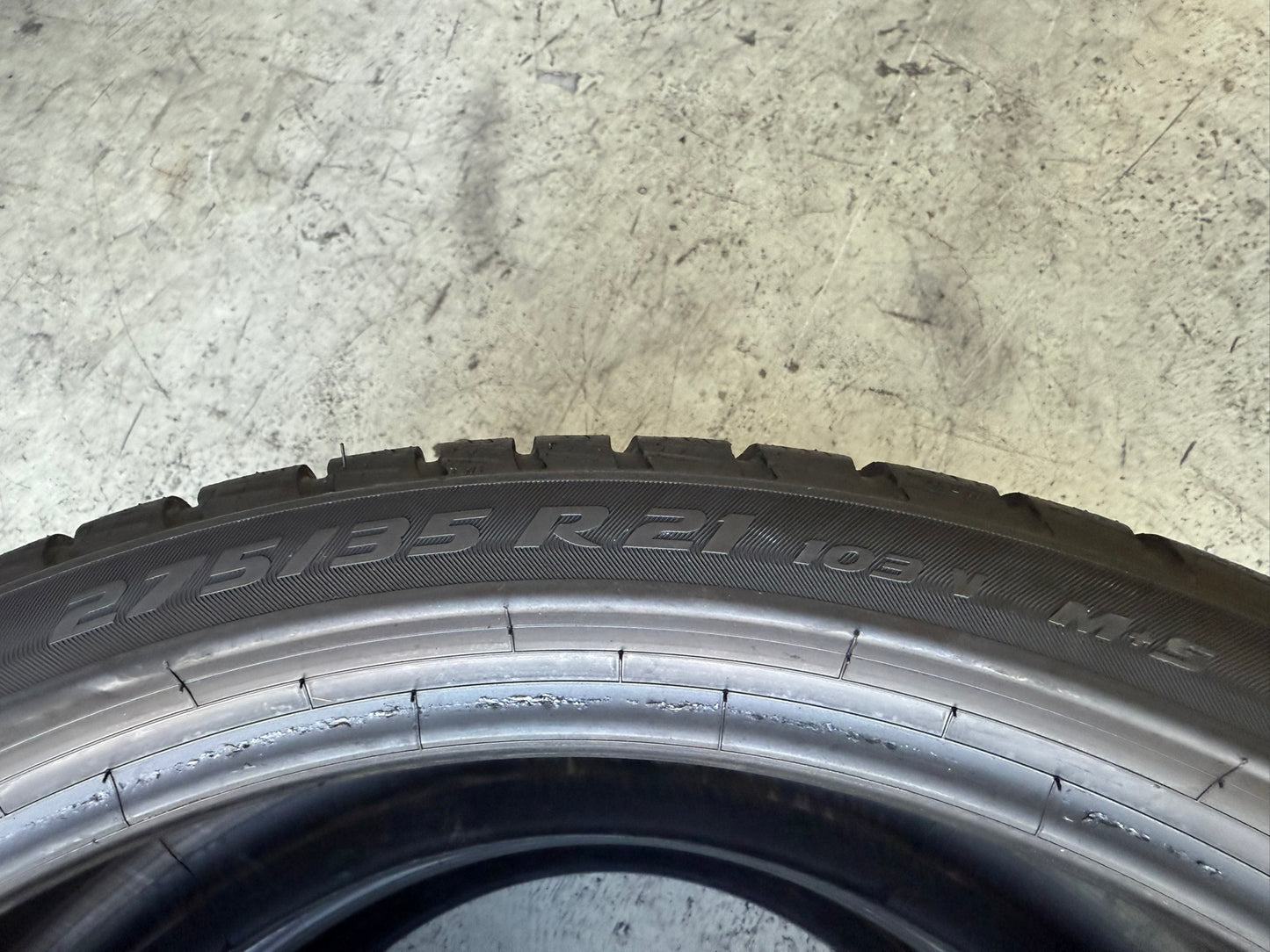 Usato: 2 Gomme 275/35R21 103V XL Runflat Pirelli Invernali 80% residui