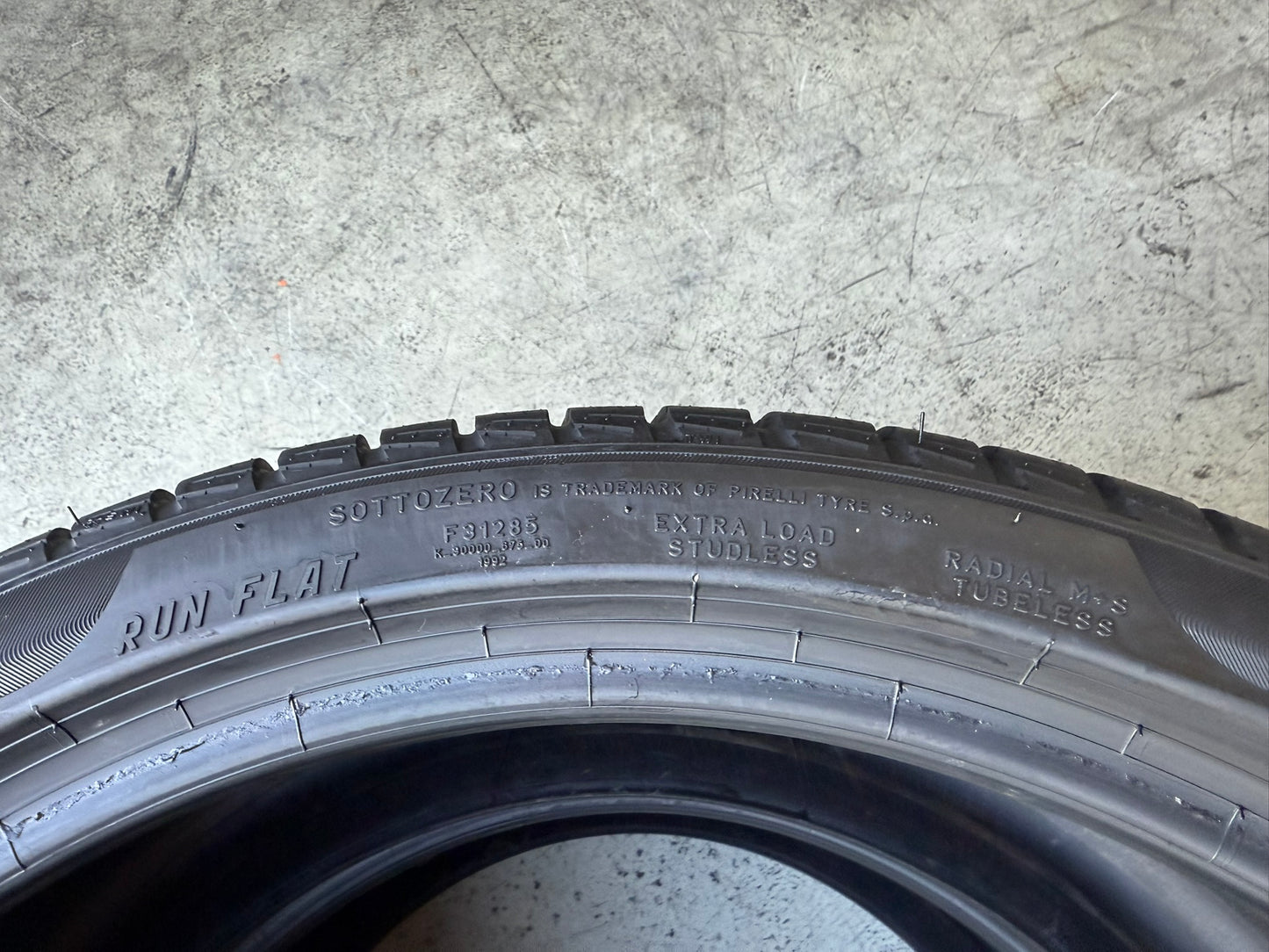 Usato: 2 Gomme 275/35R21 103V XL Runflat Pirelli Invernali 80% residui