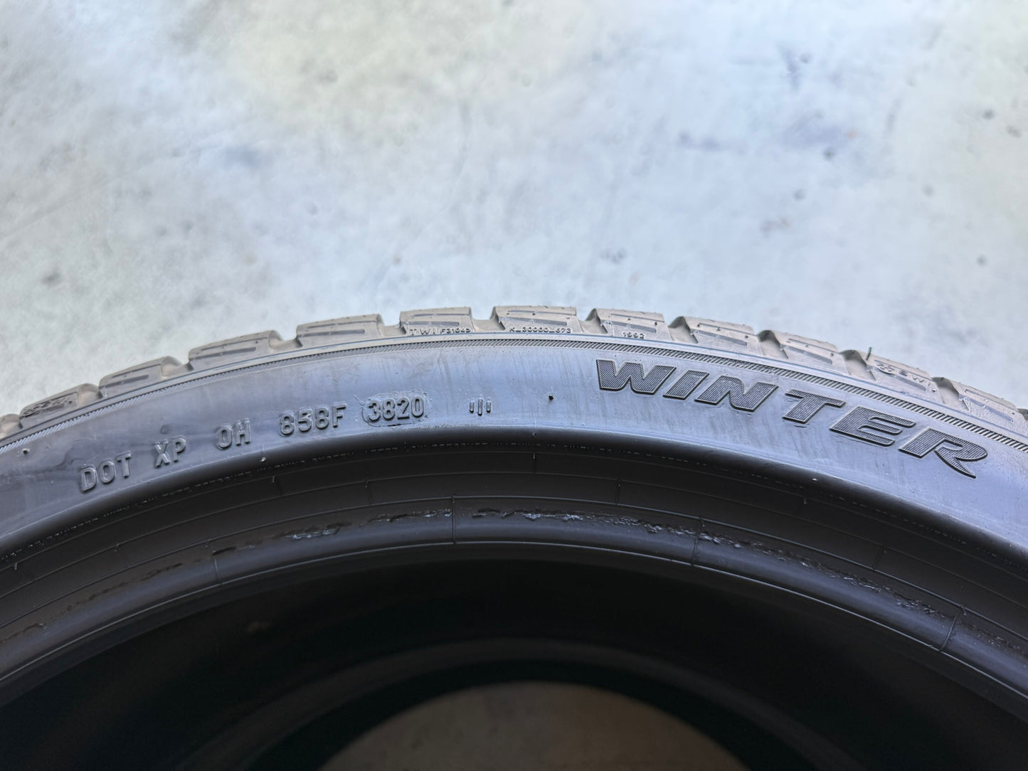 Usato: 2 Gomme 275/35R21 103V XL Runflat Pirelli Invernali 80% residui