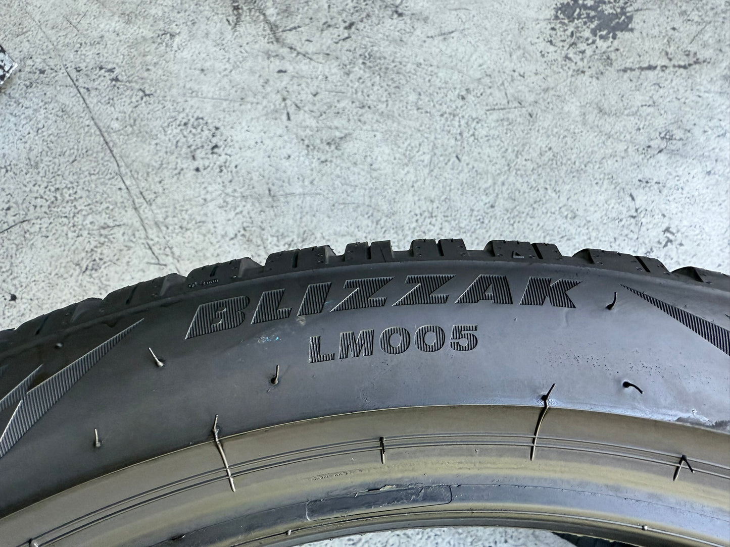Usato: 4 Gomme 285/40R21 109V XL Bridgestone Invernali 85% residui