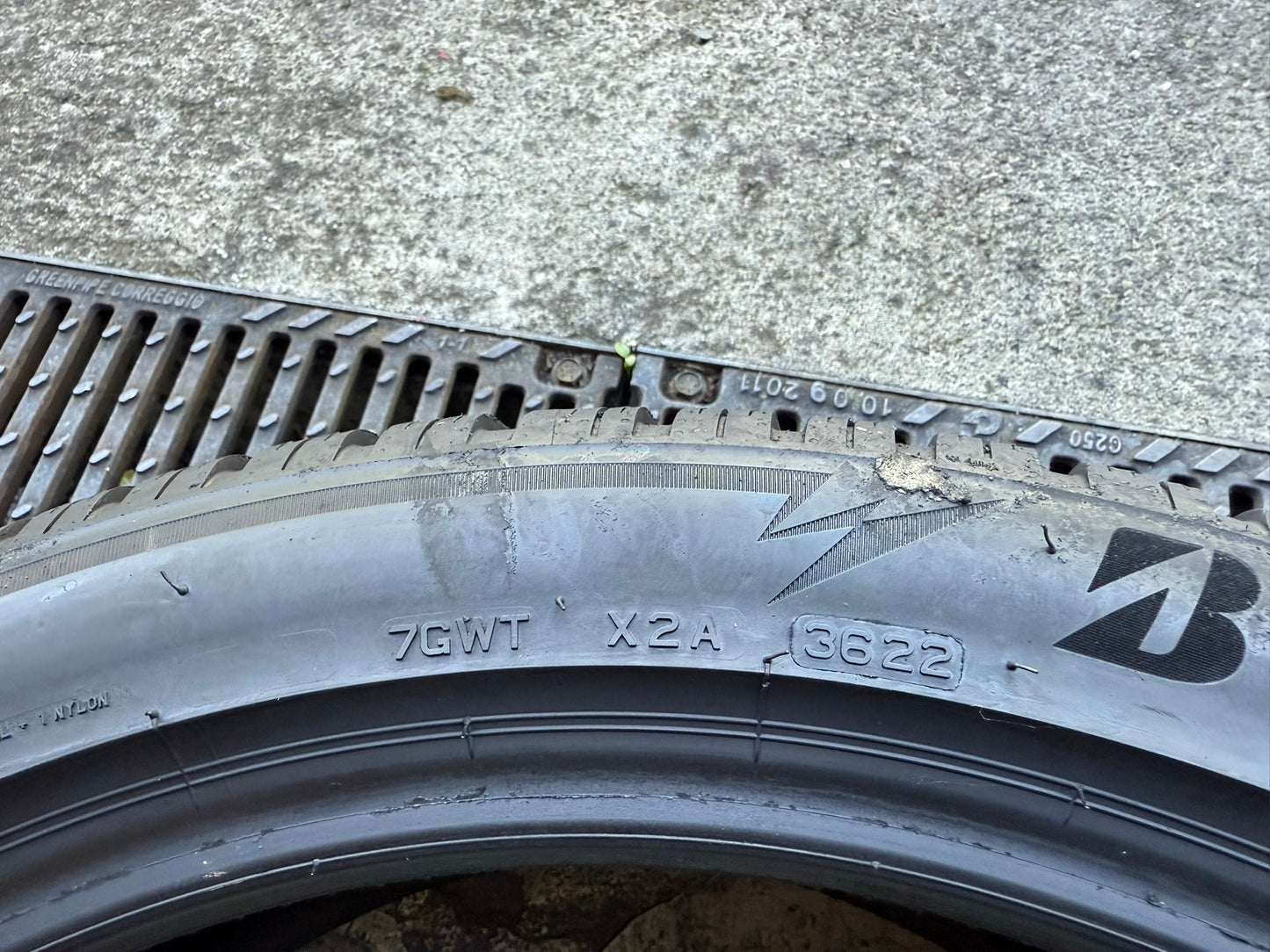 Usato: 4 Gomme 285/40R21 109V XL Bridgestone Invernali 85% residui