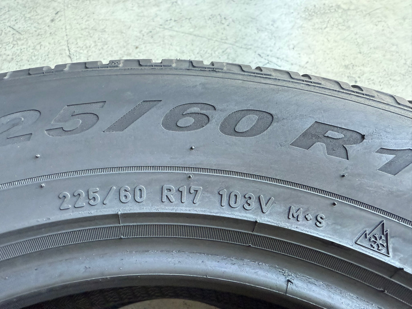 Usato: 2 Gomme 225/60R17 103V XL Pirelli Invernali 85% residui
