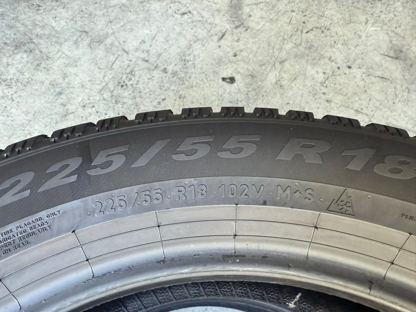Usato: 2 Gomme 225/55R18 102V XL Pirelli Invernali 90% residui