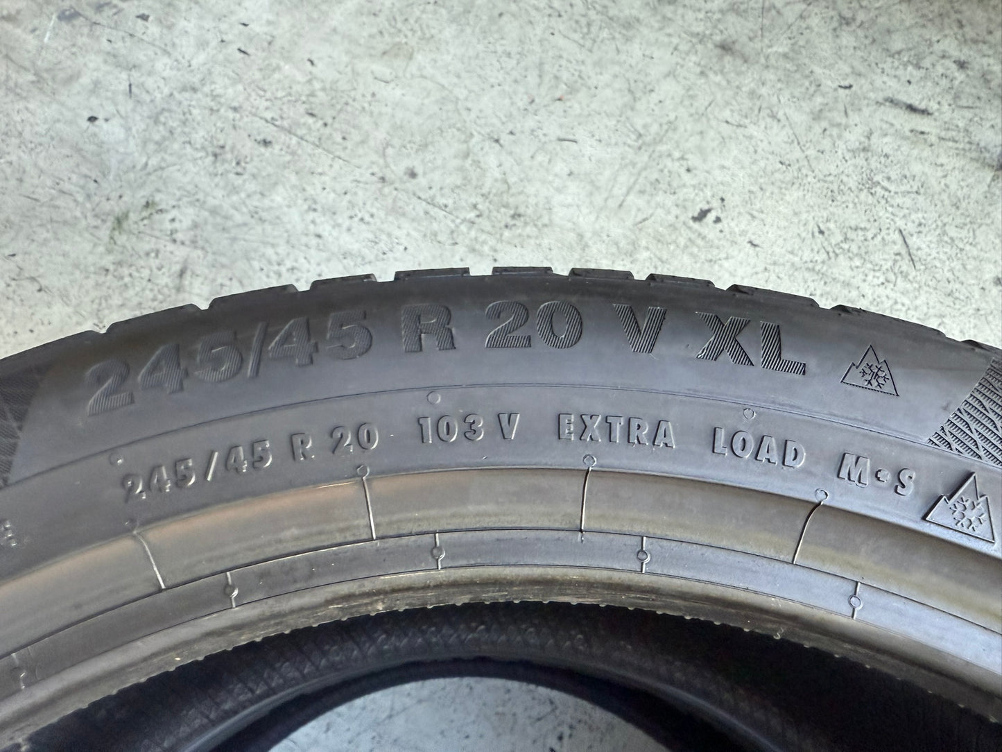 Usato: 2 Gomme 245/45R20 103V XL Continental Invernali 85% residui