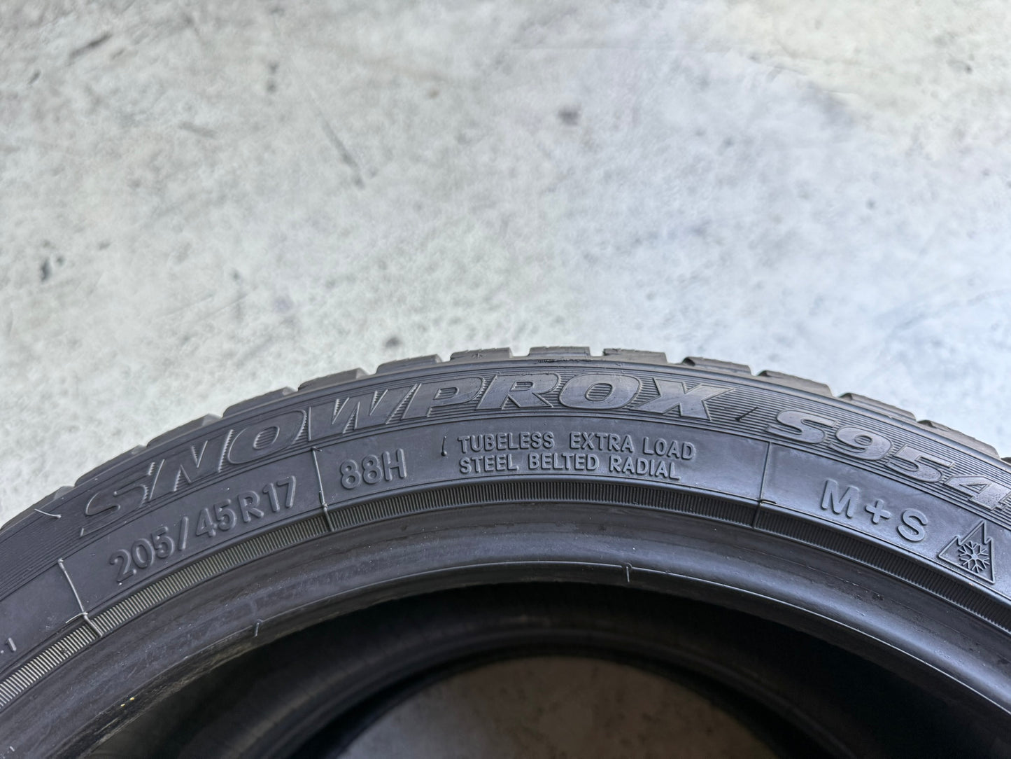 Usato: 2 Gomme 205/45R17 88H XL Toyo Invernali 95% residui