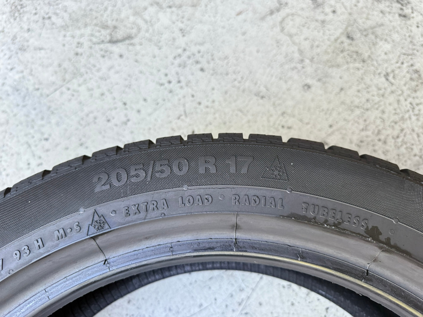 Usato: 2 Gomme 205/50R17 93H XL Continental Invernali 85% residui