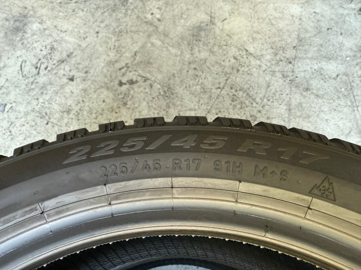 Usato: 2 Gomme 225/45R17 91H Pirelli Invernali 85% residui
