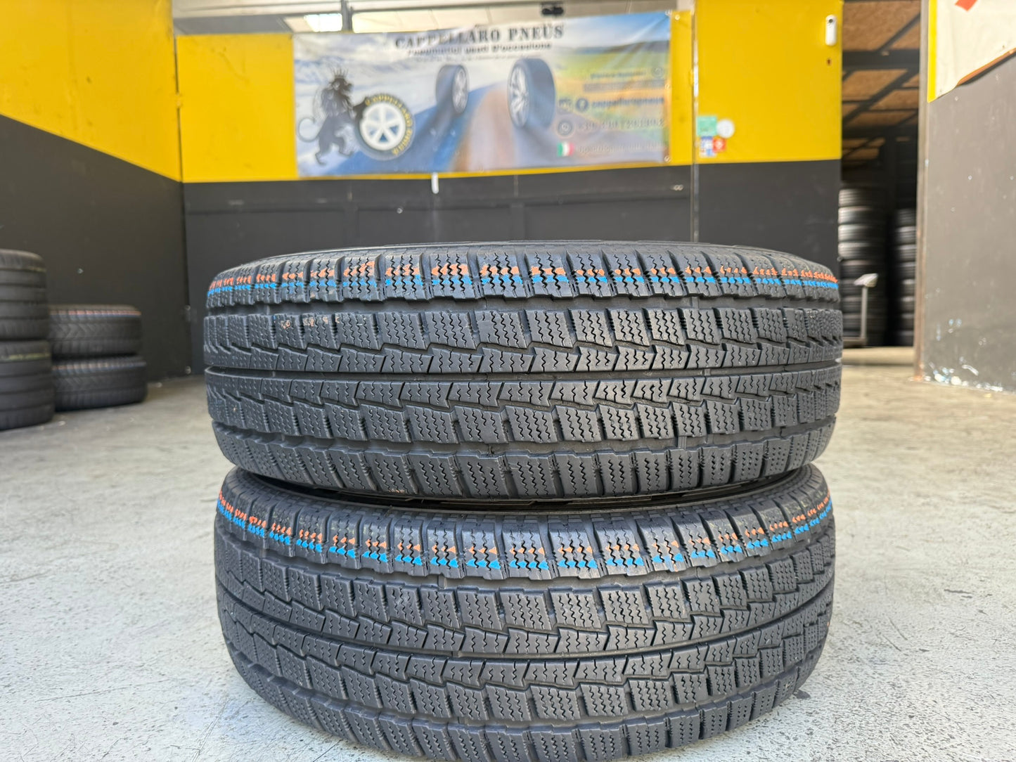 Usato: 2 Gomme 215/70R15C 109/107R Hankook Invernali 95% residui