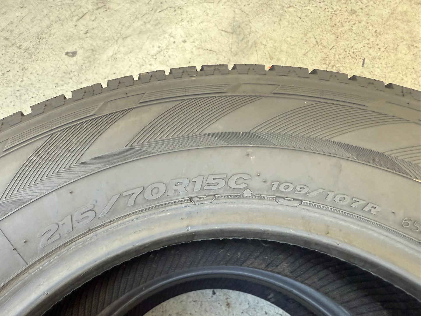 Usato: 2 Gomme 215/70R15C 109/107R Hankook Invernali 95% residui