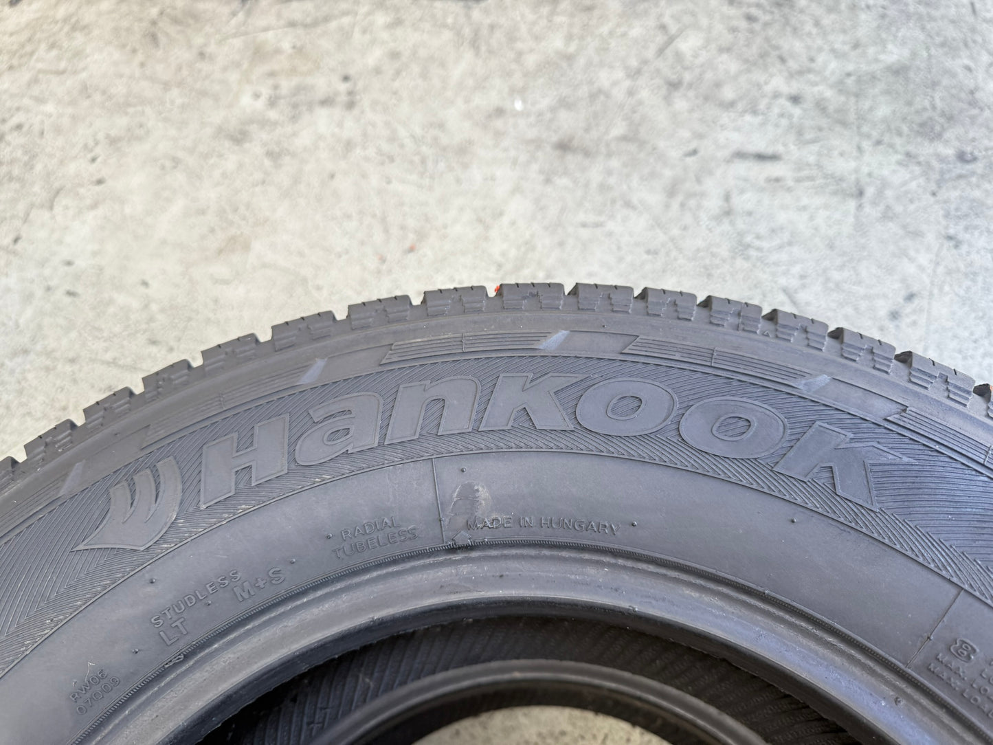 Usato: 2 Gomme 215/70R15C 109/107R Hankook Invernali 95% residui