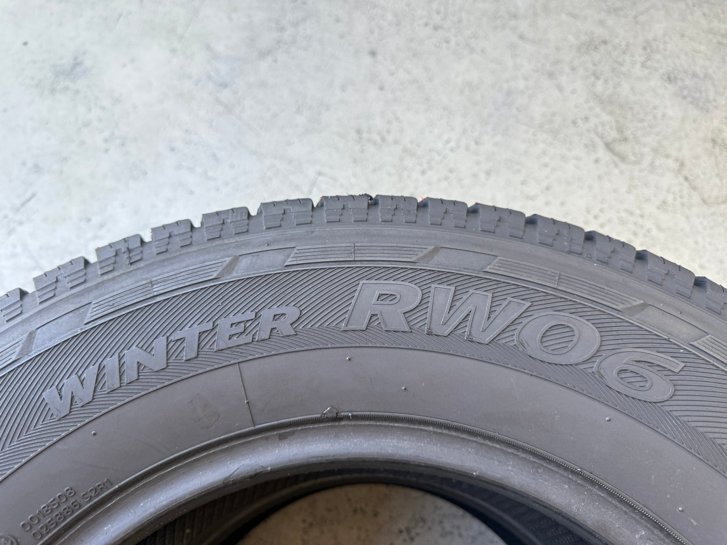 Usato: 2 Gomme 215/70R15C 109/107R Hankook Invernali 95% residui
